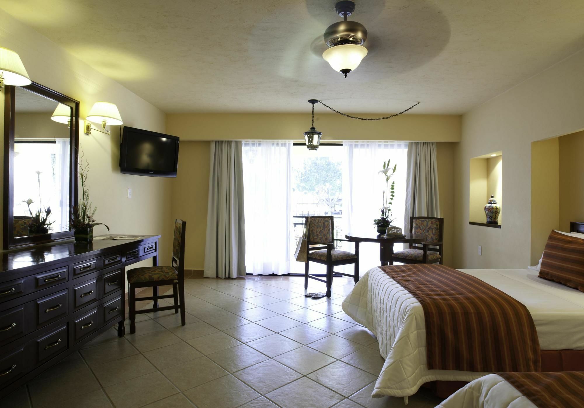 Mision Comanjilla Hotel Bagian luar foto